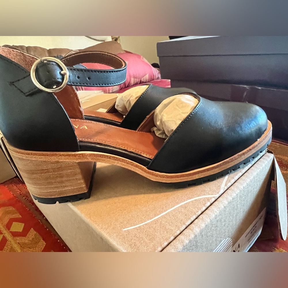 Portland Leather Black and Brown Heels